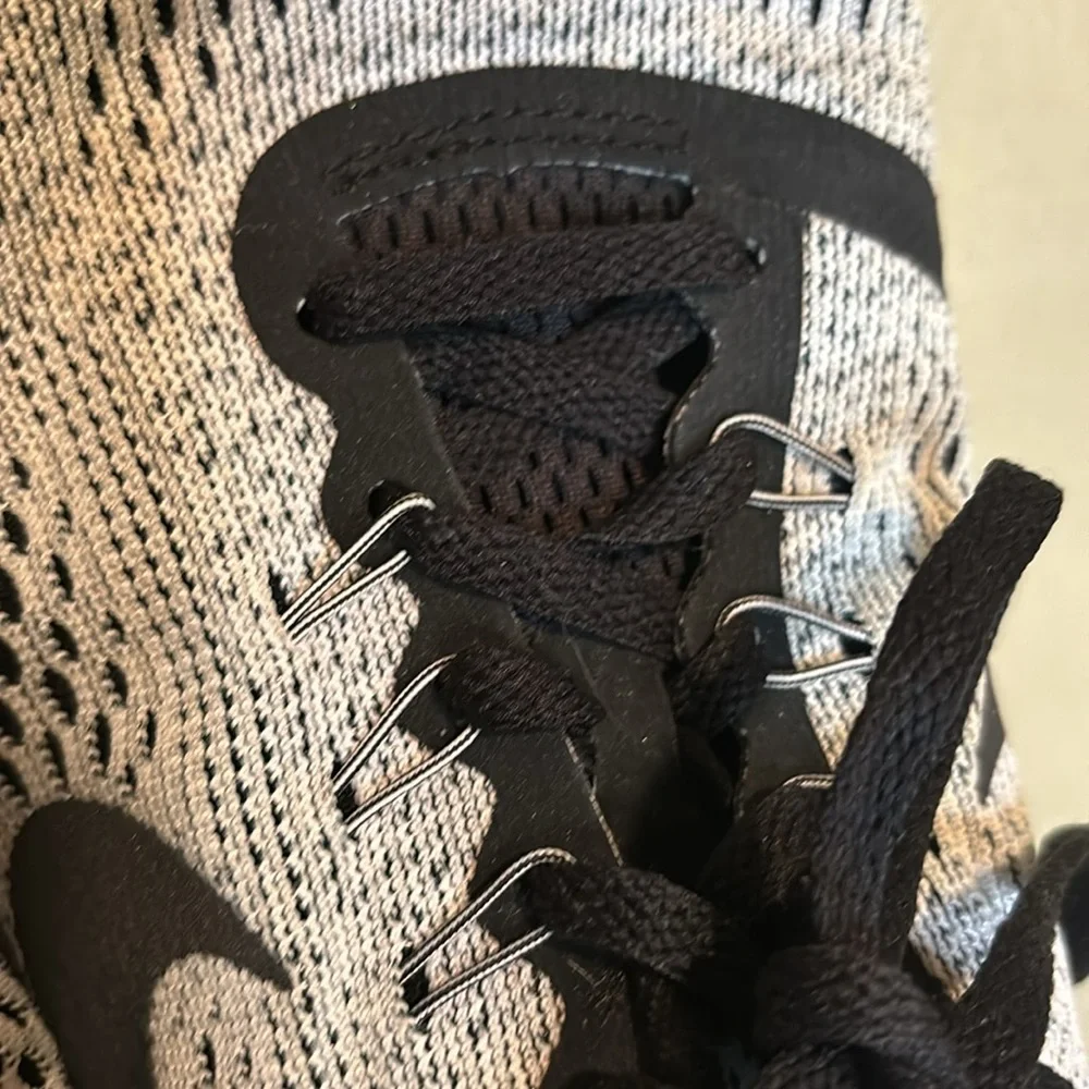 NIKE FREE RN athletic shoes gray with black details - Picture 3 of 8